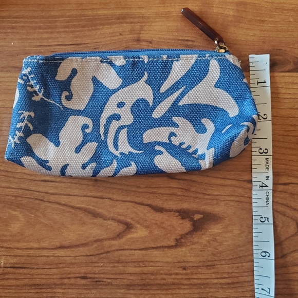 Estee Lauder Small Travel Sized Makeup Bag - Picture 4 of 5